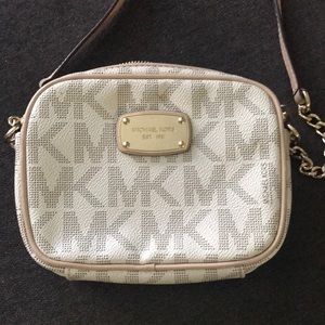 White and beige Michael kors crossbody
